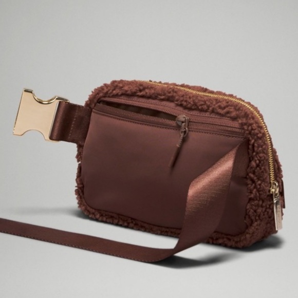 Lululemon Everywhere Belt Bag 1L
Fleece - brown earth - Picture 5 of 9